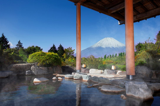まずは定番。富士山の絶景と温泉を満喫！