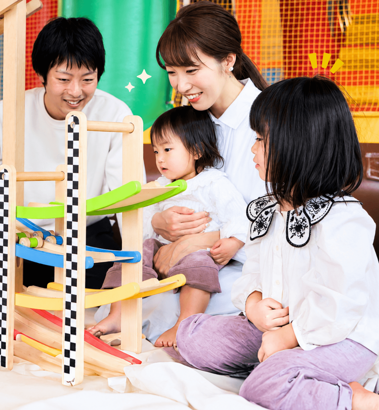 ホテルでの滞在を楽しむ親子の様子
